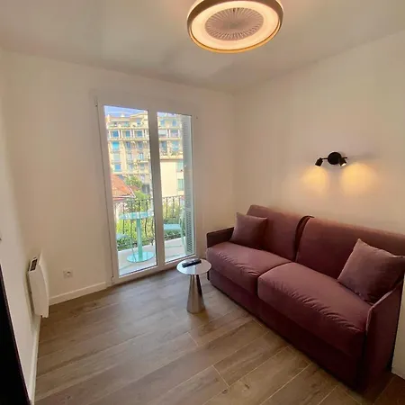 Apartament Elegance & Sleek Design In
